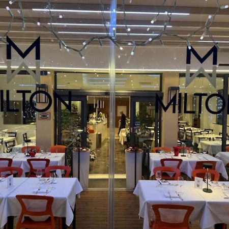 Hotel Ristorante Milton Varraze Exterior foto