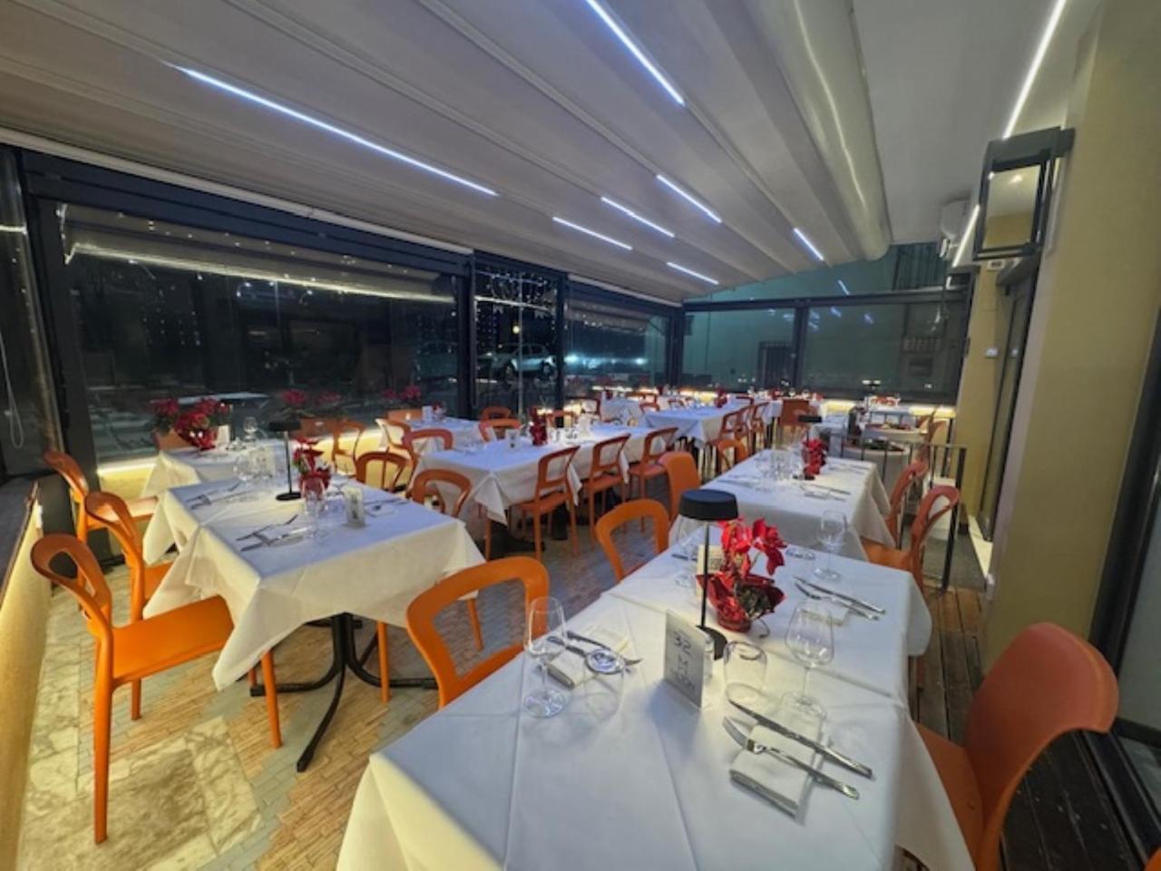 Hotel Ristorante Milton Varraze Exterior foto